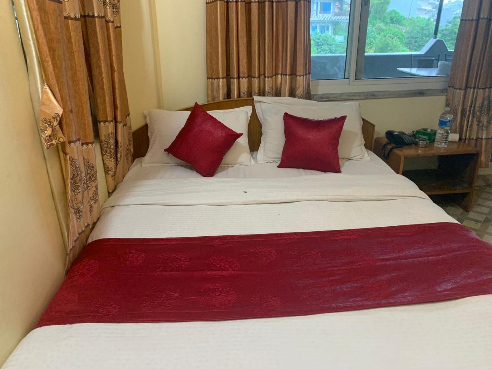 The Tranqulity Inn Pokhara Bagian luar foto